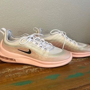 Size 9 Nike Air Shoes